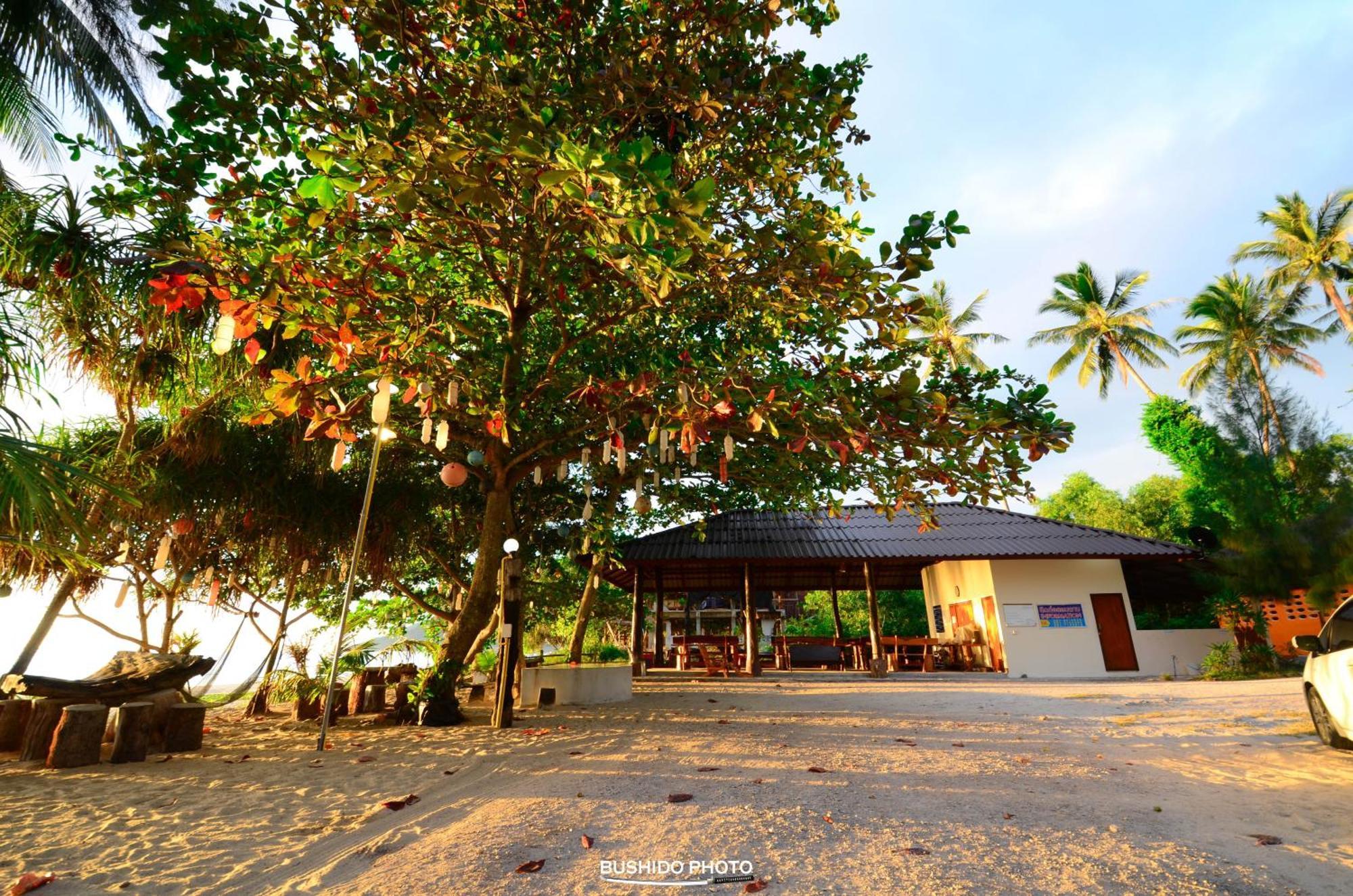 Baanchaylay Resort Khanom Exteriör bild